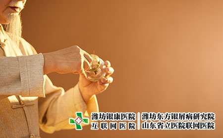 攝圖網(wǎng)_501682826_老中醫(yī)拔火罐(企業(yè)商用) 攝圖網(wǎng)_501682826_老中醫(yī)拔火罐(企業(yè)商用)