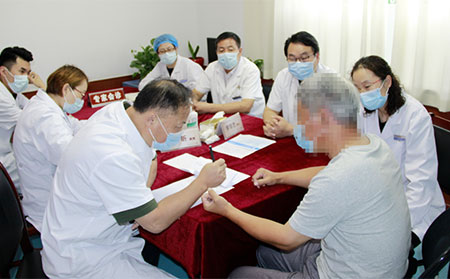 王昕教授與濰坊銀康醫(yī)院李華杰院長