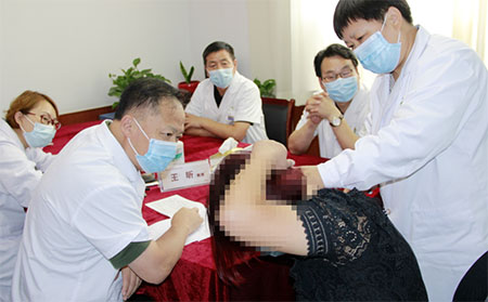 王昕教授與濰坊銀康醫(yī)院李華杰院長