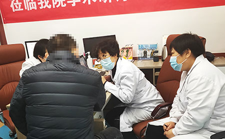 楊秀莉在濰坊銀康看診