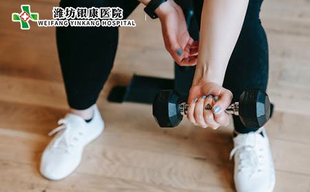 老年白斑就是白癜風(fēng)嗎?白癜風(fēng)如何鑒別?