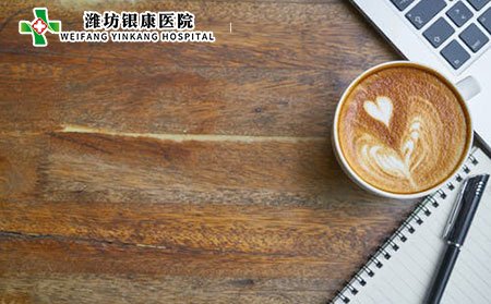 什么因素導(dǎo)致的濕疹?胸部濕疹應(yīng)該怎么護(hù)理?